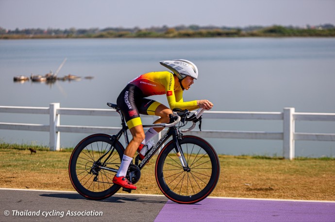 Маткаримов Шахрух на разделке 21,4 км, юниоры