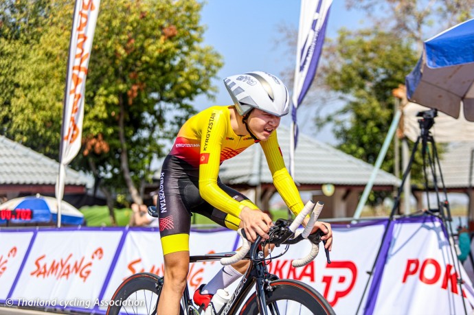 Маткаримов Шахрух после финиша разделки 21,4 км, юниоры