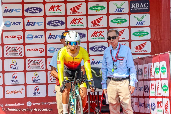 Данияр Велямов перед стартом разделки 42,8 км в категории Элита