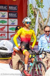 Данияр Велямов готовится к старту разделки 42,8 км в категории Элита