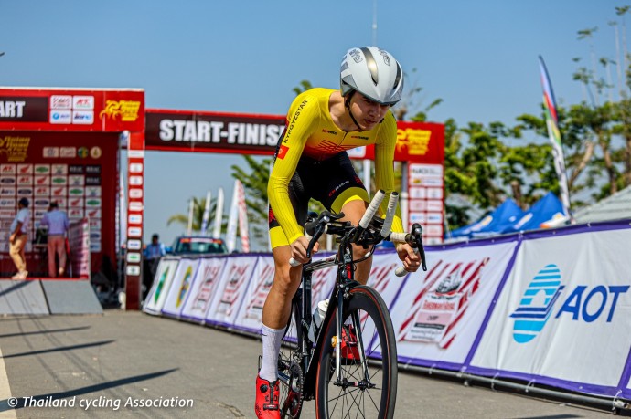 Маткаримов Шахрух на разделке 21,4 км, юниоры