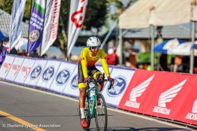 Данияр Велямов после финиша в категории Элита, разделка 42,8 км