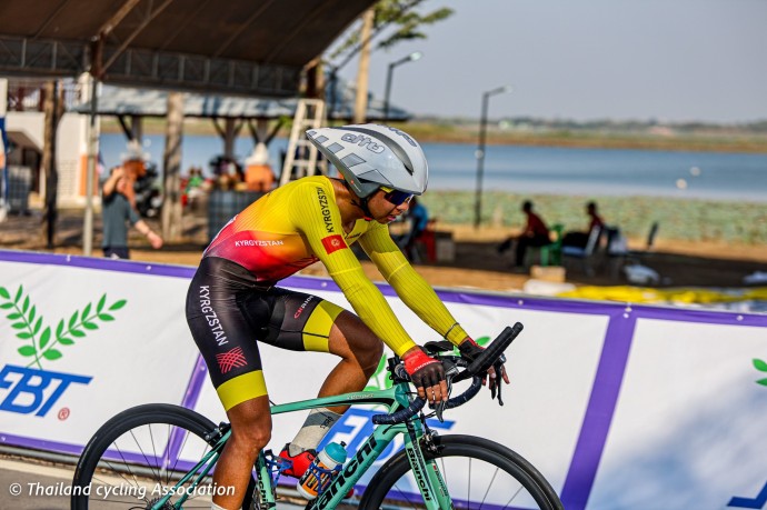 Данияр Велямов после финиша в категории Элита, разделка 42,8 км