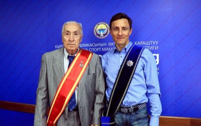 Акрамов Э.Х и Ваккер Е. после награждения