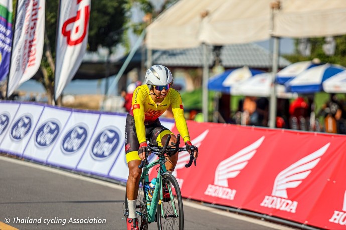 Данияр Велямов после финиша в категории Элита, разделка 42,8 км