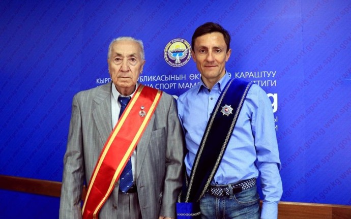 Акрамов Э.Х и Ваккер Е. после награждения