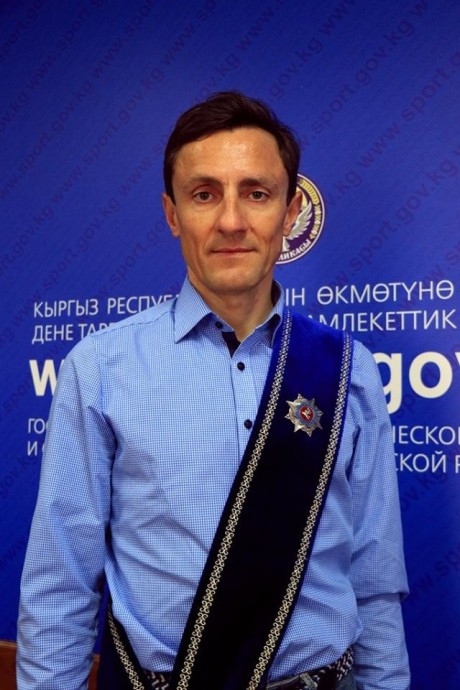 Евгений Ваккер награжден орденом "Манас" III Степени